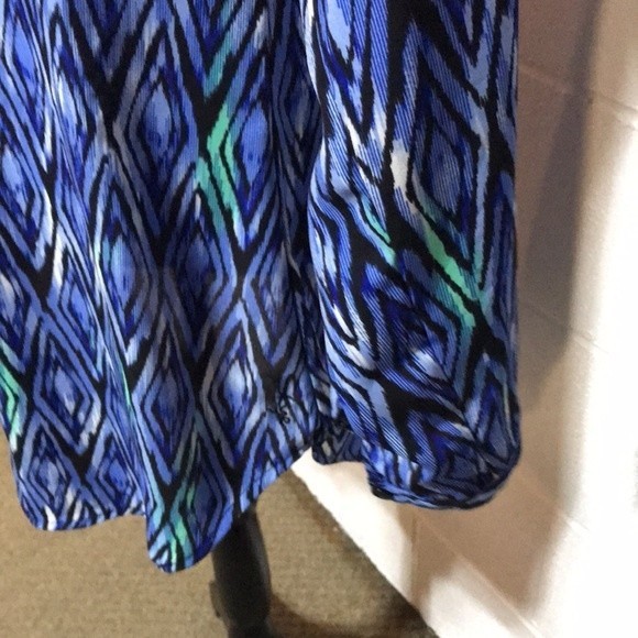 Blue Design L/S or Roll Up Sleeve Blouse Med. - Picture 4 of 7